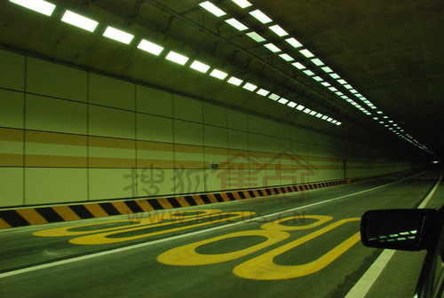海八路金融隧道内部