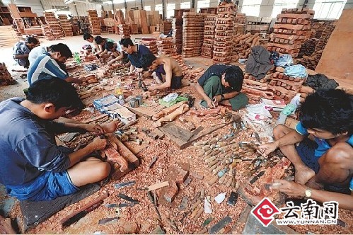 缅甸工人成为不少红木家具厂家的生力军