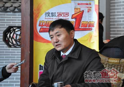 掌上明珠董事长王建斌接受搜狐记者采访