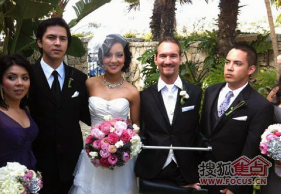 尼克·胡哲等不及过情人节，2月12日已结婚