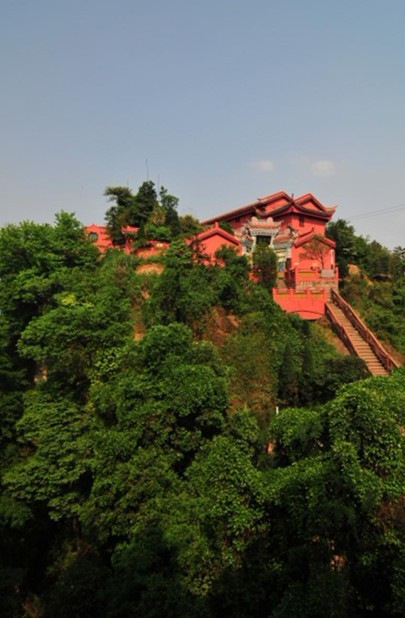 而随着古剑山风景区及鉴山国际的面世,净音寺也进入了大众的眼帘.