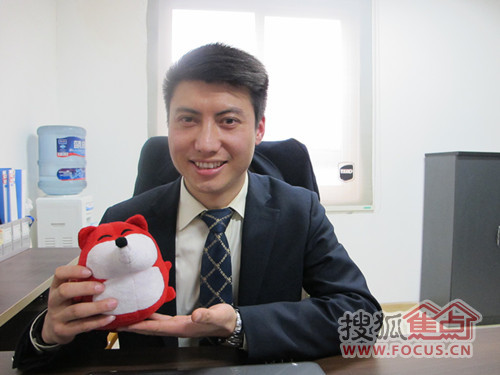 帝标家居总经理助理刘凯接受搜狐家居记者采访