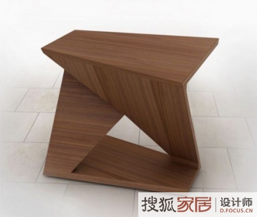 桌子也玩大叉腿 跛脚 的咖啡桌