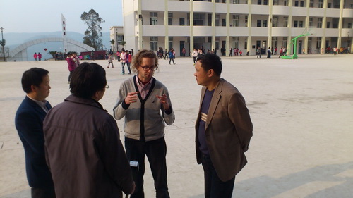 刘总主持人央视记者与校长交流