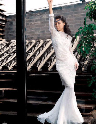 昔日玉女如今奔放妖艳的女星家居照