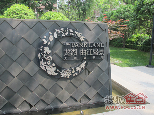 在龙湖·曲江盛景,植物是别墅的外立面,建筑是园林,或者园林本身就是