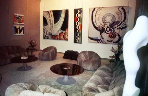 主张革新的蓬皮杜将会客厅装饰得颇具现代意味