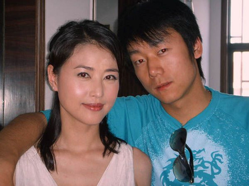 揭娱圈疯狂 母子恋 相差11岁爱得如胶似漆
