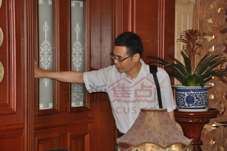 添加描述中国建筑金属结构协会钢木门窗委员会秘书长、高级工程师潘冠军