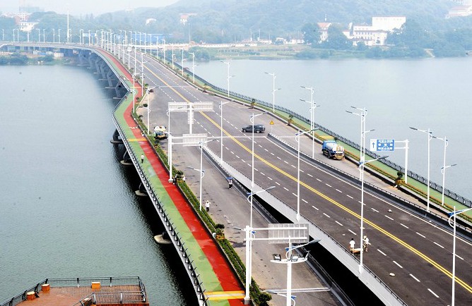 历时3年施工建设,武汉八一路延长线今天可以正式通车了.