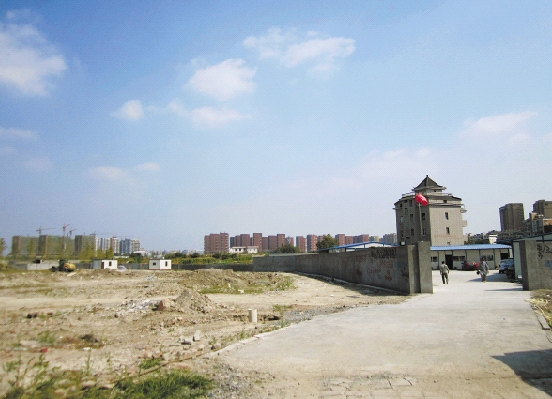 杭州庆丰农化有限公司旧址地块正在进行土壤修复.吕玥摄