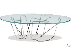金属线条支撑的玻璃桌很有现代感