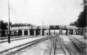 1907年，横跨京汉、正太两条铁路的大石桥建成