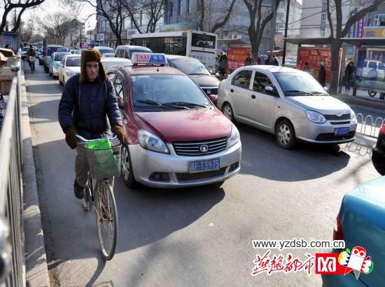 裕华路上车辆拥堵