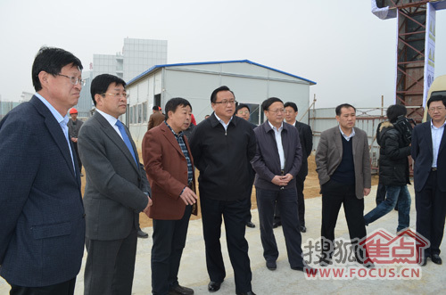 孙述涛书记及各位领导视察“东方国际养生园”项目施工现场 孙述涛书记及各位领导视察“东方国际养生园”项目施工现场