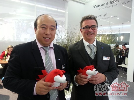 德国汉莎卫浴设备部中国总经理首席代表 罗马丁（右）