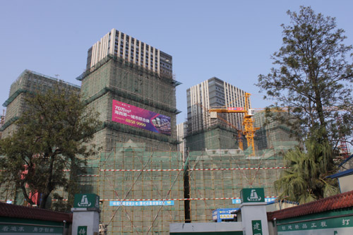 东二环泰禾广场工程进展神速 soho立面已呈现