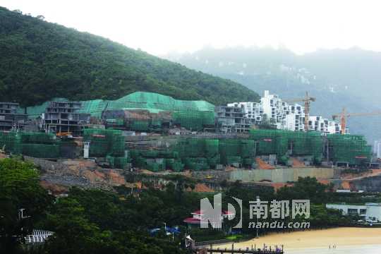 盐田大梅沙风景区价值数千万元的别墅扩建,改建之风猛烈.
