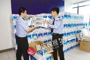 警方查获大量假冒名牌灯具