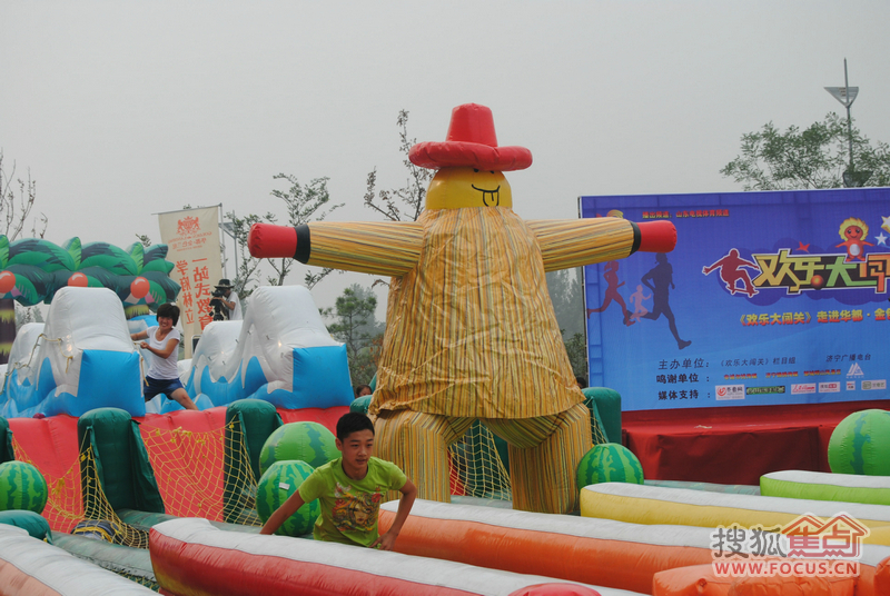 7月13日《欢乐大闯关》栏目走进华都金色兰庭