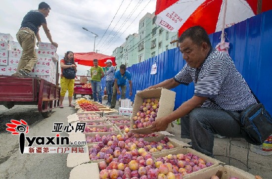 乌鲁木齐市西山通车 水果商贩落寞解散