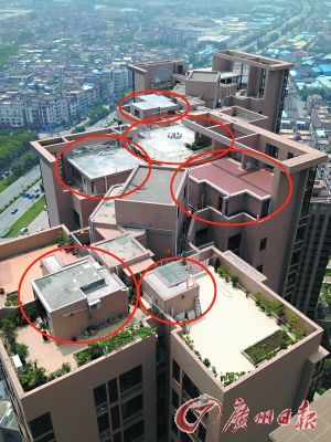 奇:12座32层高住宅楼顶楼惊现多间房   "去年7月份收的