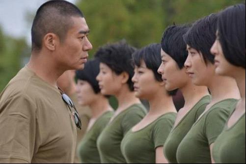 碧桂园凤凰城将带你领略女特种兵的飒爽英姿,以及女子特战队"火凤凰"