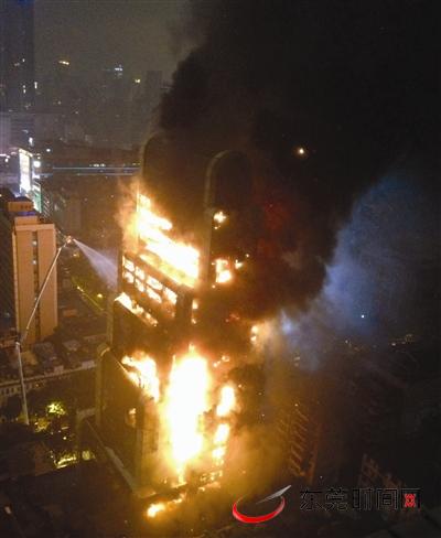 广州烂尾楼突发大火 几乎被烧透 暂无人伤亡