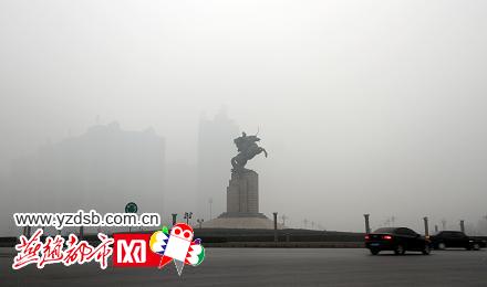 雾霾纠缠 河北邯郸城市景观若隐若现(图)