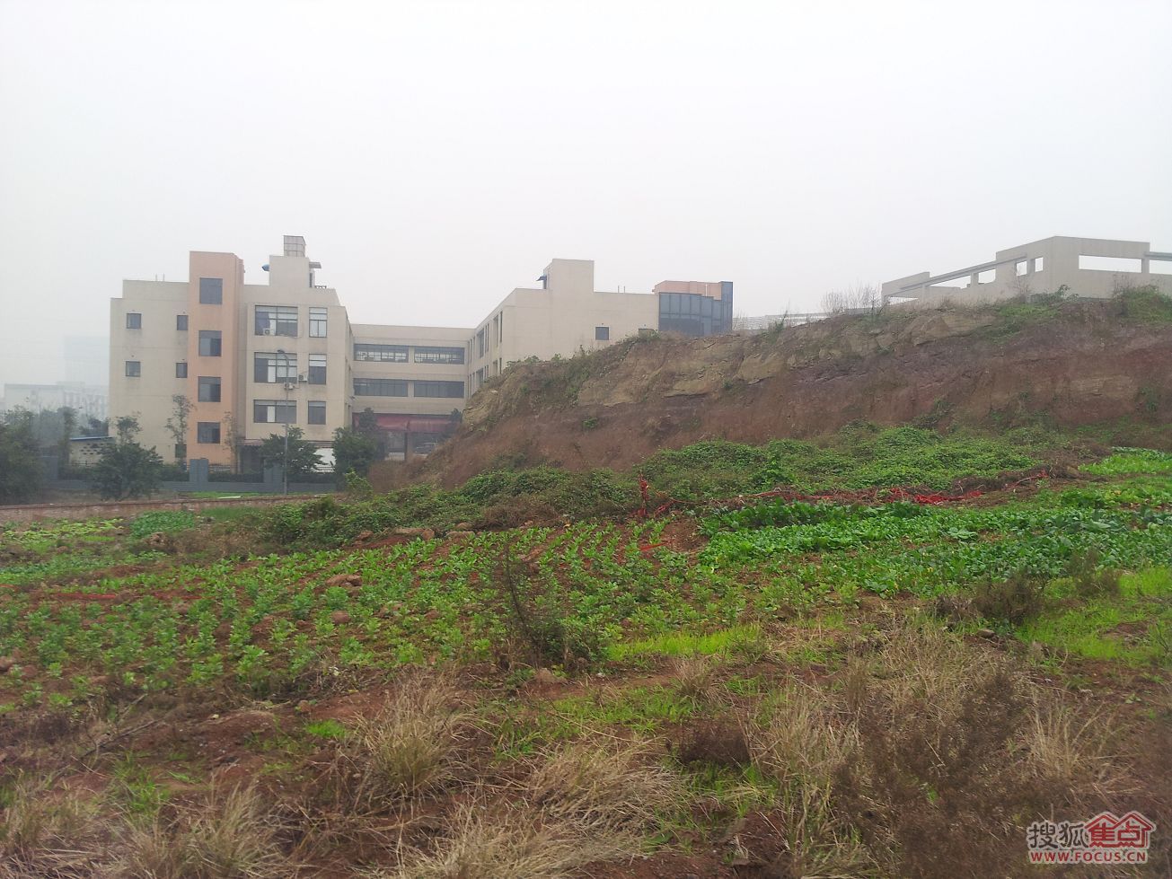 快讯:高新区中梁山组团一宗地挂牌 楼面价2115元/平