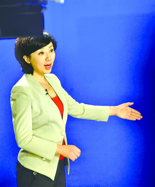 2004年她通过应聘来到青岛市气象台干起了气象播报员
