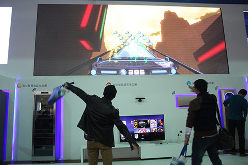 瑙備紬鐜板満鎰熷彈鏅鸿兘瀹剁數鐨勨€滀汉鏈轰氦浜掆€濅綋楠? title=