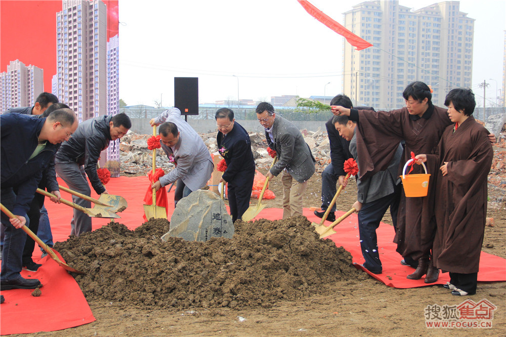 无锡市迪泰房地产开发有限公司董事长吴少雄,总经理郑德洪,副总经理韩