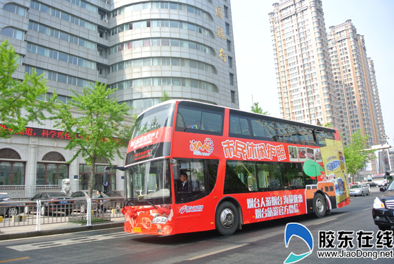 张倩 衣岩伟 通讯员 张迎)   28日,烟台首条旅游观光巴士线路正式开通