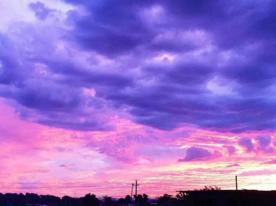 梦幻美景宛如仙境  昨日傍晚,一场阵雨过后秦皇岛的天空中出现了一道