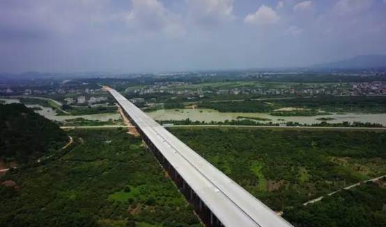 大广高速(粤境段)起于河源市连平县,由北向南经河源市连平县,韶关市