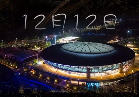12月12日,横琴珠海教学网球中心国际通明迎灯火,在这里,迎来了华发盛世头顶球足球图片