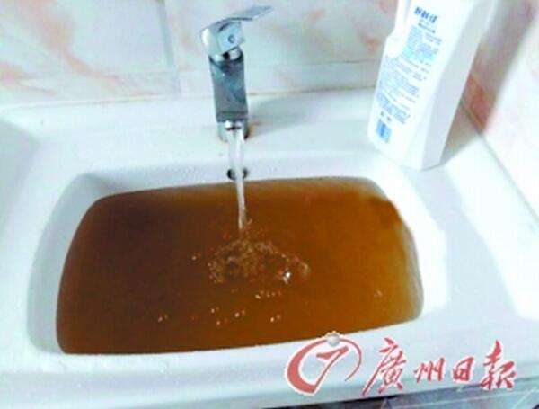 水龙头竟流脏水 逾千住户没水用