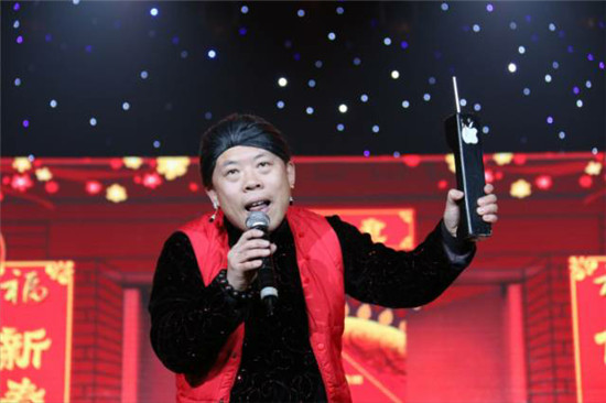 国家一级青年喜剧演员白迎冬表演小品《时髦老太太》,"笑果"十足台下