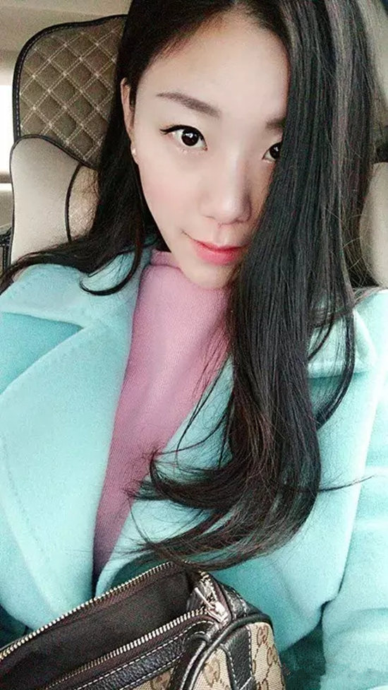 天性爱玩的纯真女孩在聊到个人生活的时候,我们发现王月也有着普通
