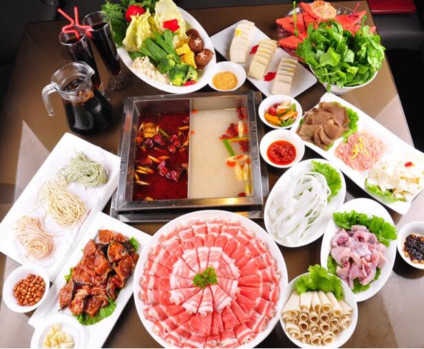 宽窄巷子不止一条 城南峰雲街让你尽揽美食美景