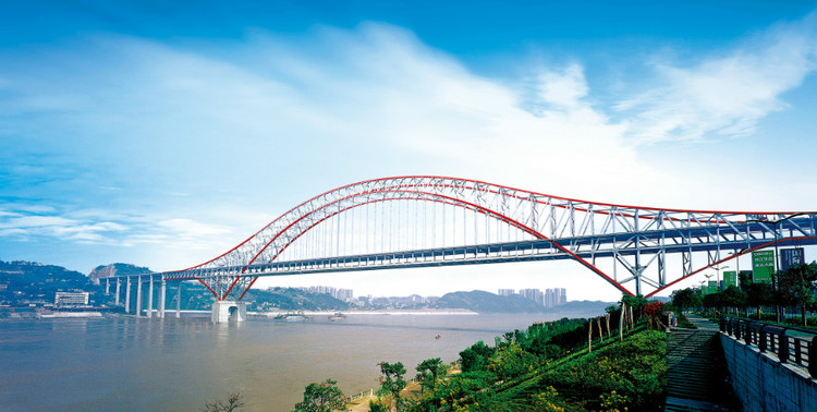 万州长江大桥原名万县长江大桥,主桥于1997年5月竣工通车,全桥长814