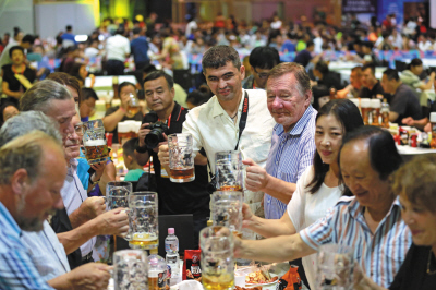首届大连东港俄罗斯啤酒文化节昨开幕