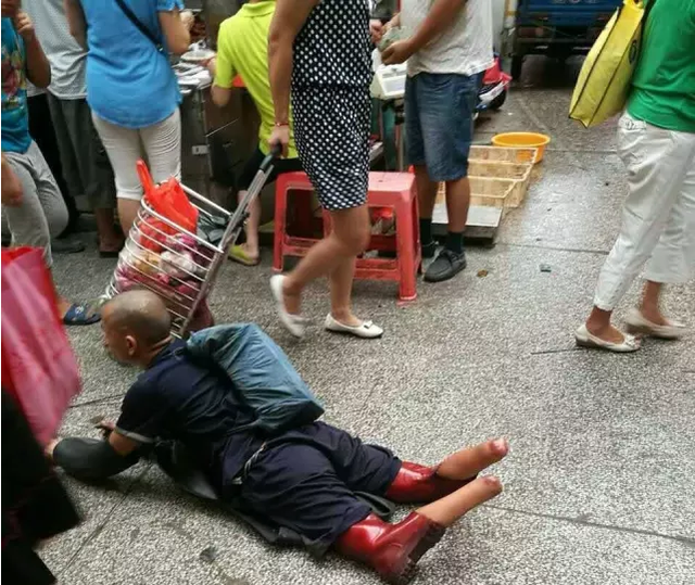 湖南男子失踪12年双脚被砍广州乞讨 村民千里营救