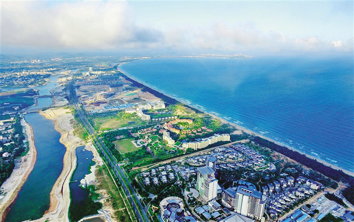 作为海南国际旅游岛建设的"重中之重",海棠湾还是三亚的东疆门户,与