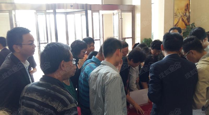 独家优惠 精美礼品 安宁专线看房团网友满载而归