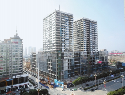 图:甘肃西峰东方丽晶城市综合体项目建设现场