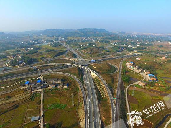 今(7)日,重庆市交委发布消息,重庆梁平至黔江高速公路梁平至忠县段