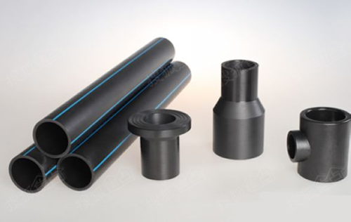 dpe管材，使用寿命50年以上，强度为普通pvc管的8倍，造价为普通pvc管的3倍。