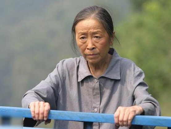 "丑娘"张少华79岁仍住40平小房